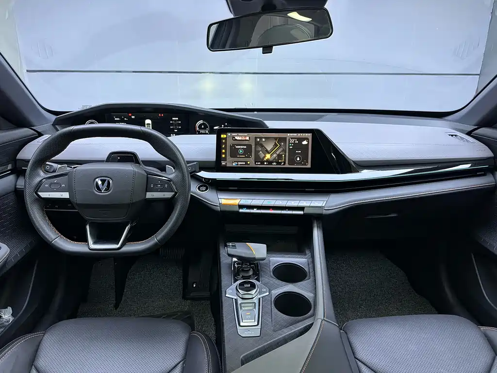 Changan Changan UNI-V 2022 1.5T Premium Edition 2022 - thumbnail 4