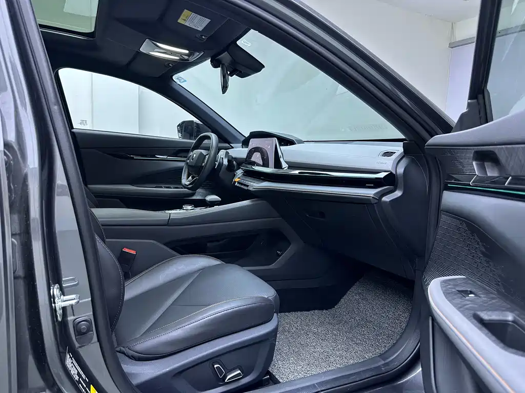 Changan Changan UNI-V 2022 1.5T Premium Edition 2022 - thumbnail 9