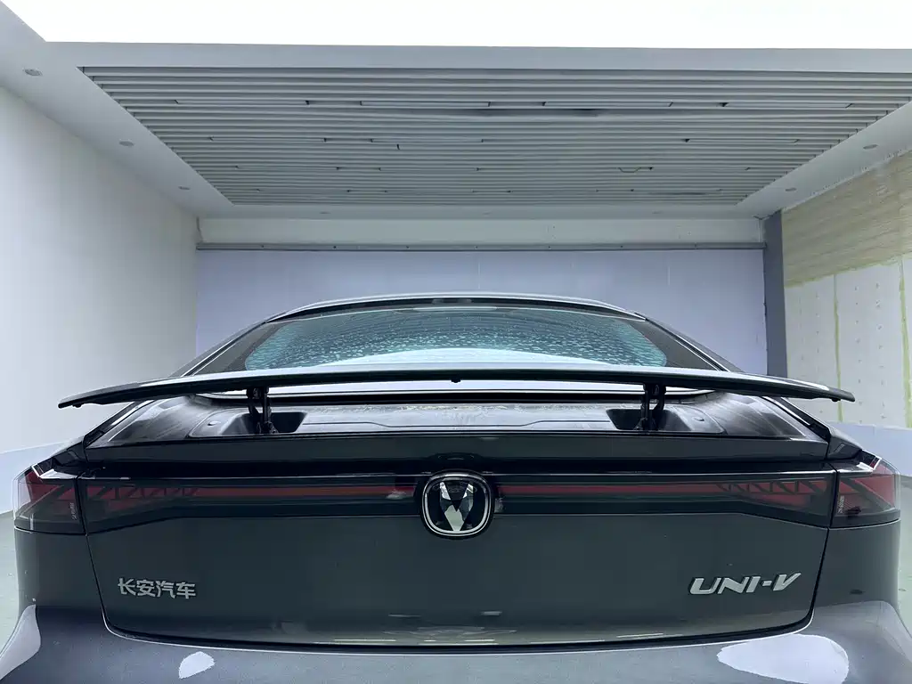 Changan Changan UNI-V 2022 1.5T Premium Edition 2022 - thumbnail 13