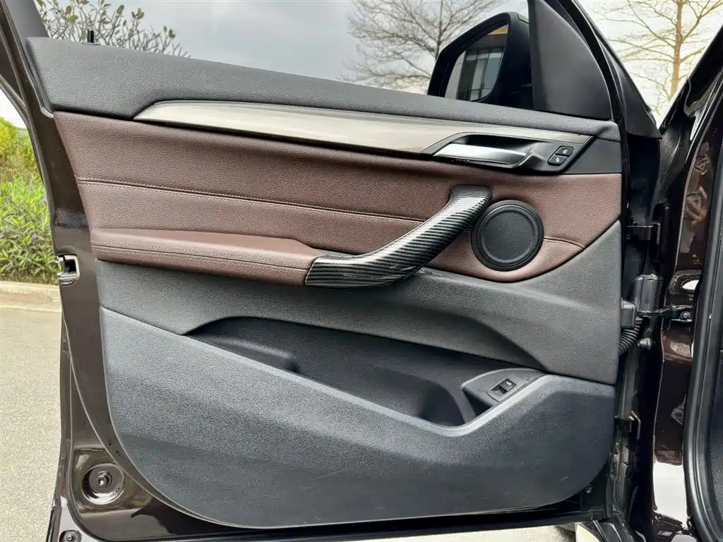 BMW BMW X1 2019 sDrive18Li Premium Model 2019 - thumbnail 17