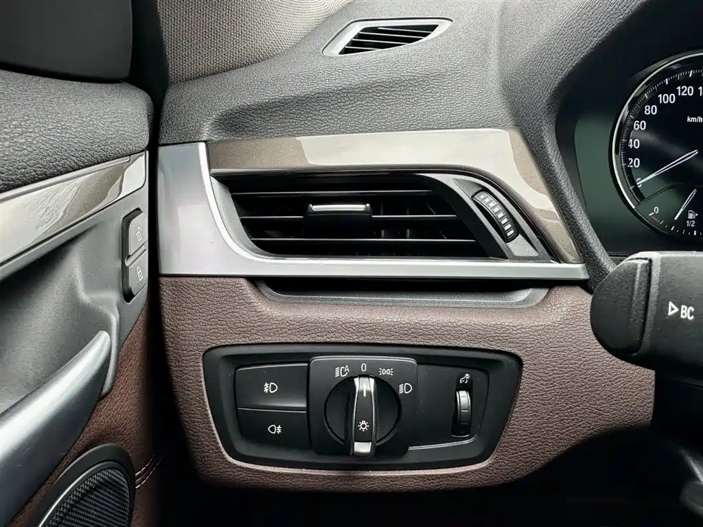 BMW BMW X1 2019 sDrive18Li Premium Model 2019 - thumbnail 20