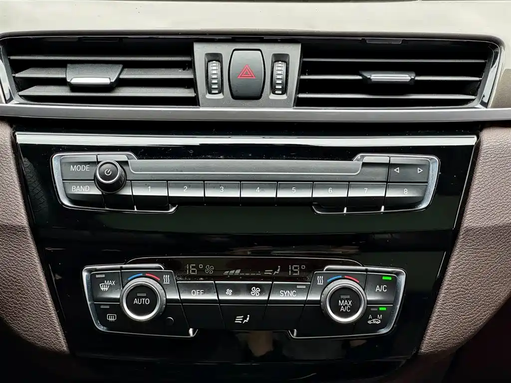 BMW BMW X1 2019 sDrive18Li Premium Model 2019 - thumbnail 25