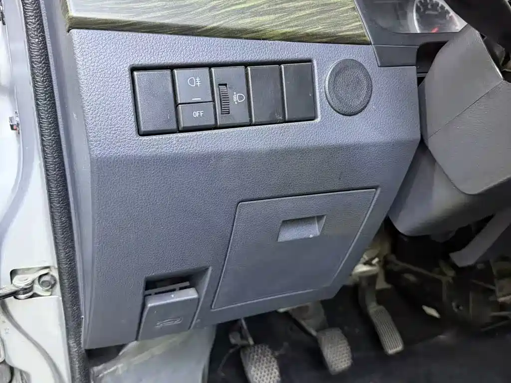 Jinbei Higer X30 2021 1.5L Comfort Air Conditioning Van SWC15M 2023 - thumbnail 9