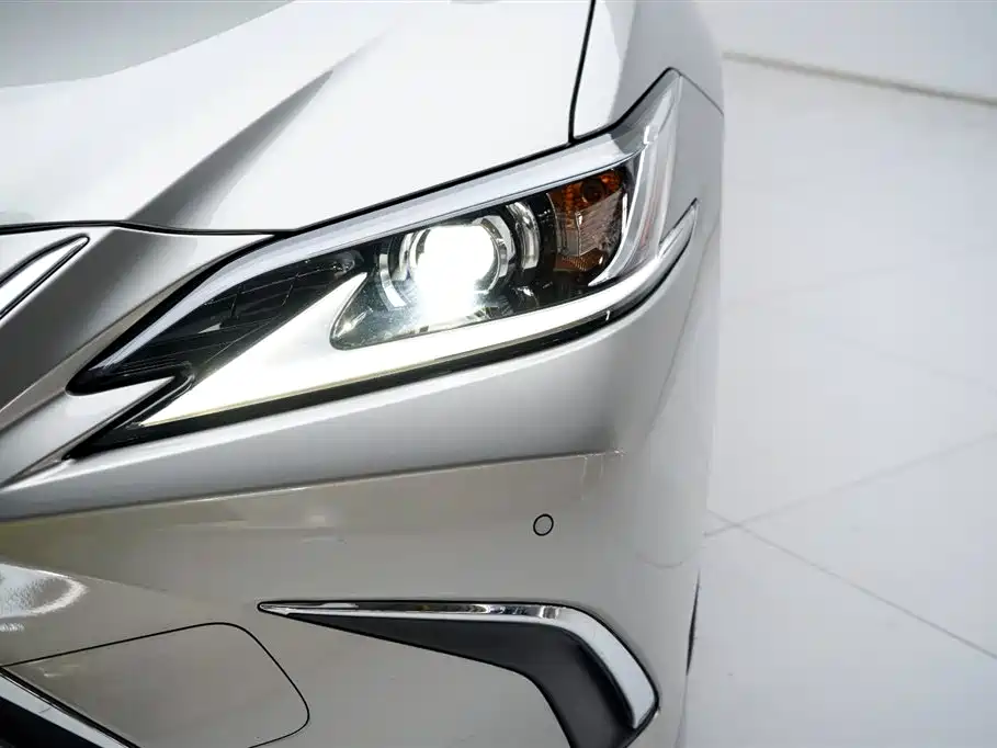Lexus Lexus ES 2022 200 Excellent Edition 2023 - thumbnail 13