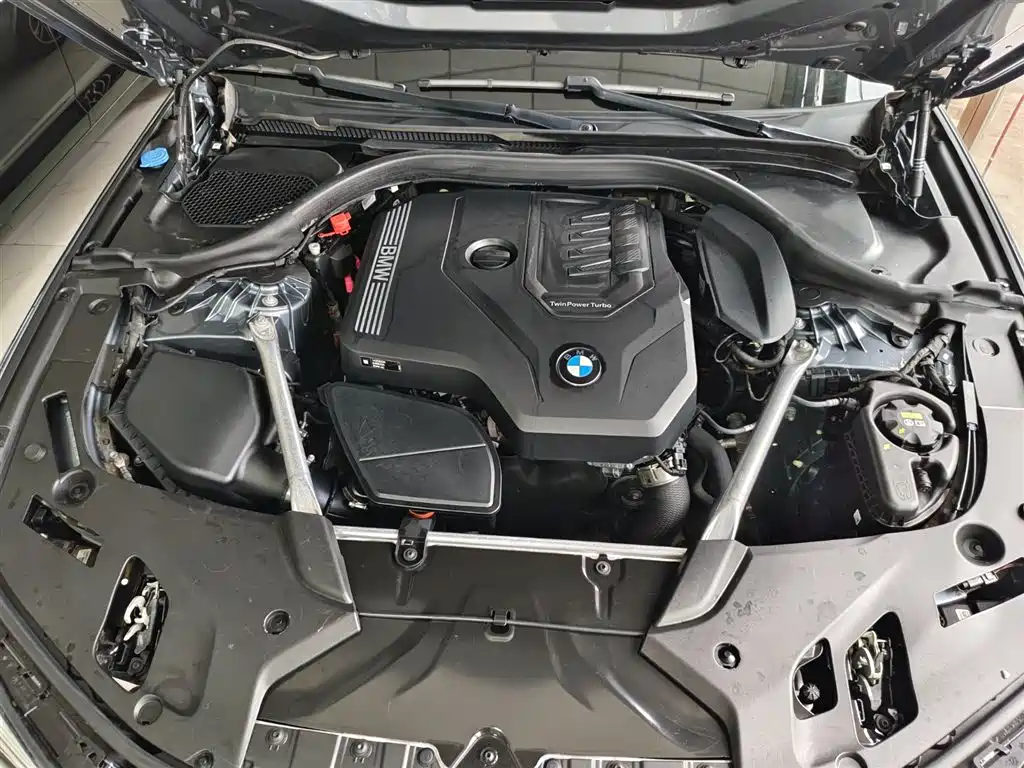 BMW BMW 5 Series (Imported) 2021 Model 525i M Sport Package 2021 - thumbnail 6