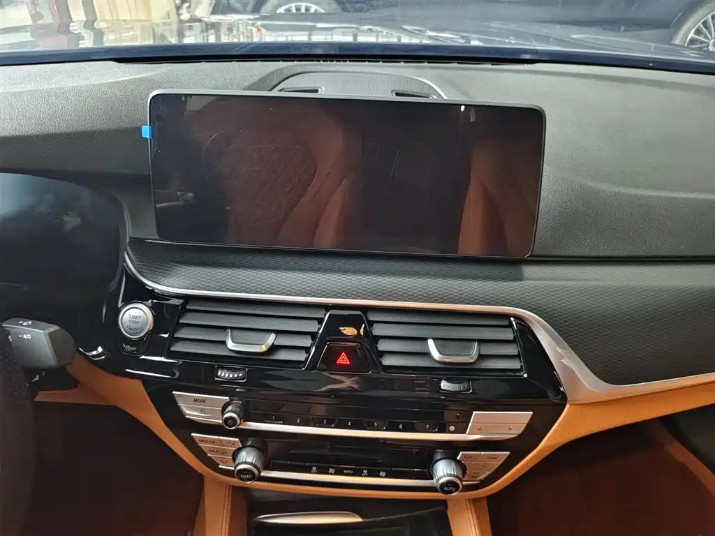 BMW BMW 5 Series (Imported) 2021 Model 525i M Sport Package 2021 - thumbnail 11