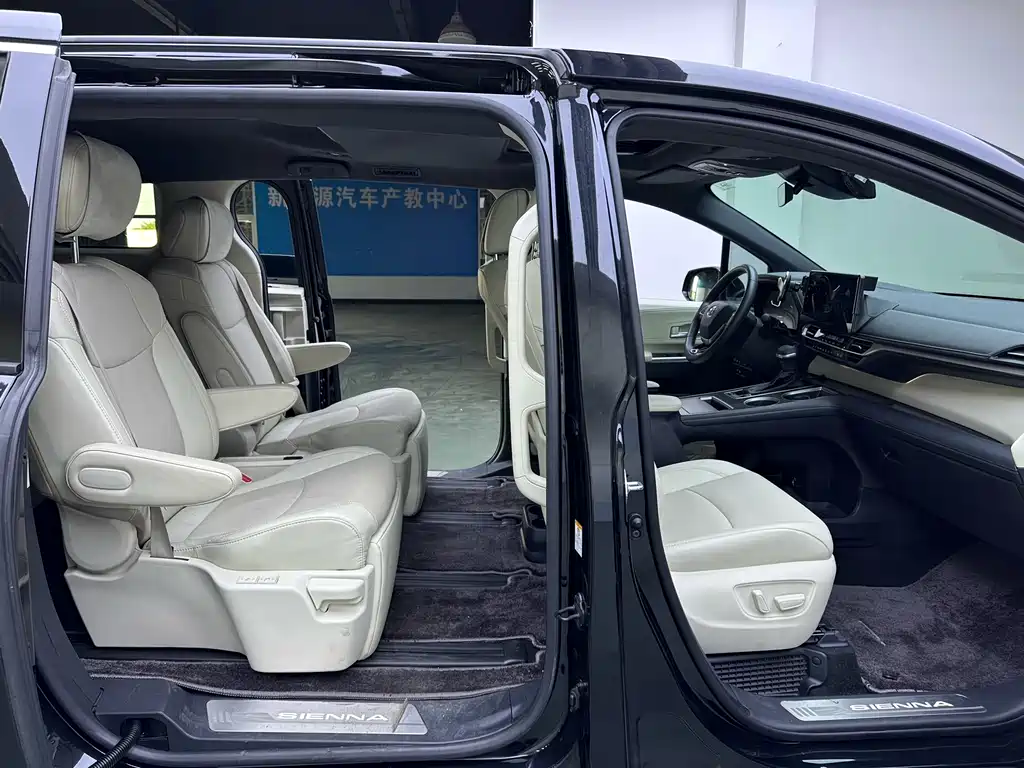 Toyota Toyota Sienna 2024 2.5L Hybrid AWD Premium Edition 2024 - thumbnail 11