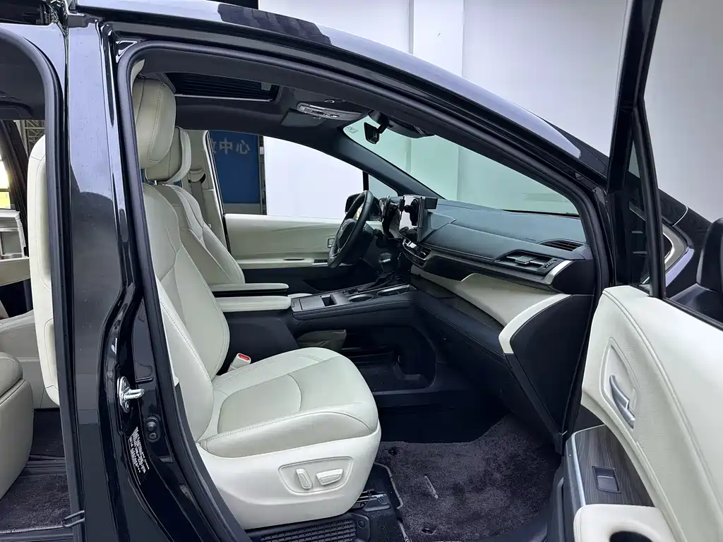 Toyota Toyota Sienna 2024 2.5L Hybrid AWD Premium Edition 2024 - thumbnail 12