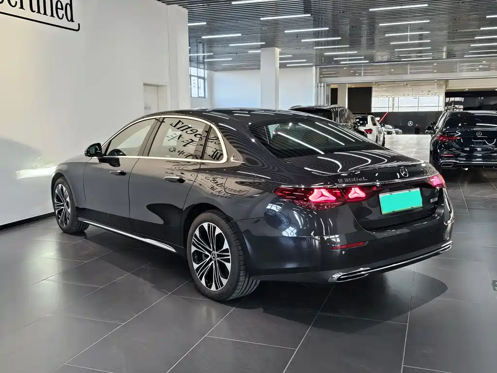 Mercedes-Benz Mercedes-Benz E-Class 2024 E 350 e L Plug-in Hybrid Sedan 2025 - thumbnail 3