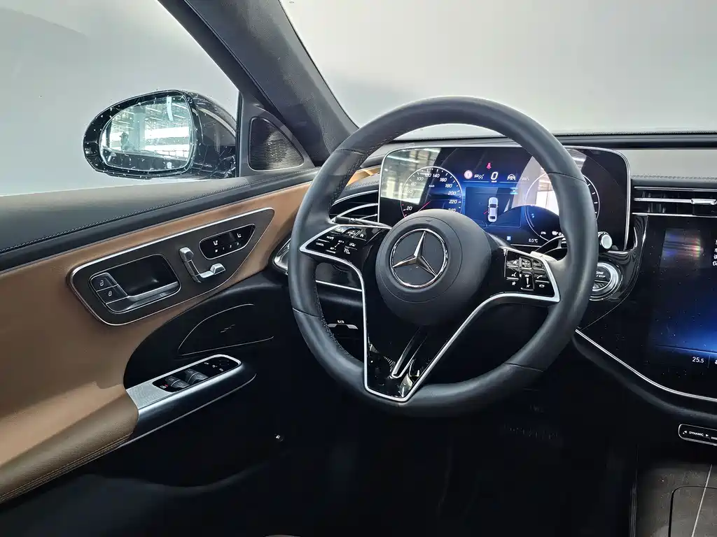 Mercedes-Benz Mercedes-Benz E-Class 2024 E 350 e L Plug-in Hybrid Sedan 2025 - thumbnail 6