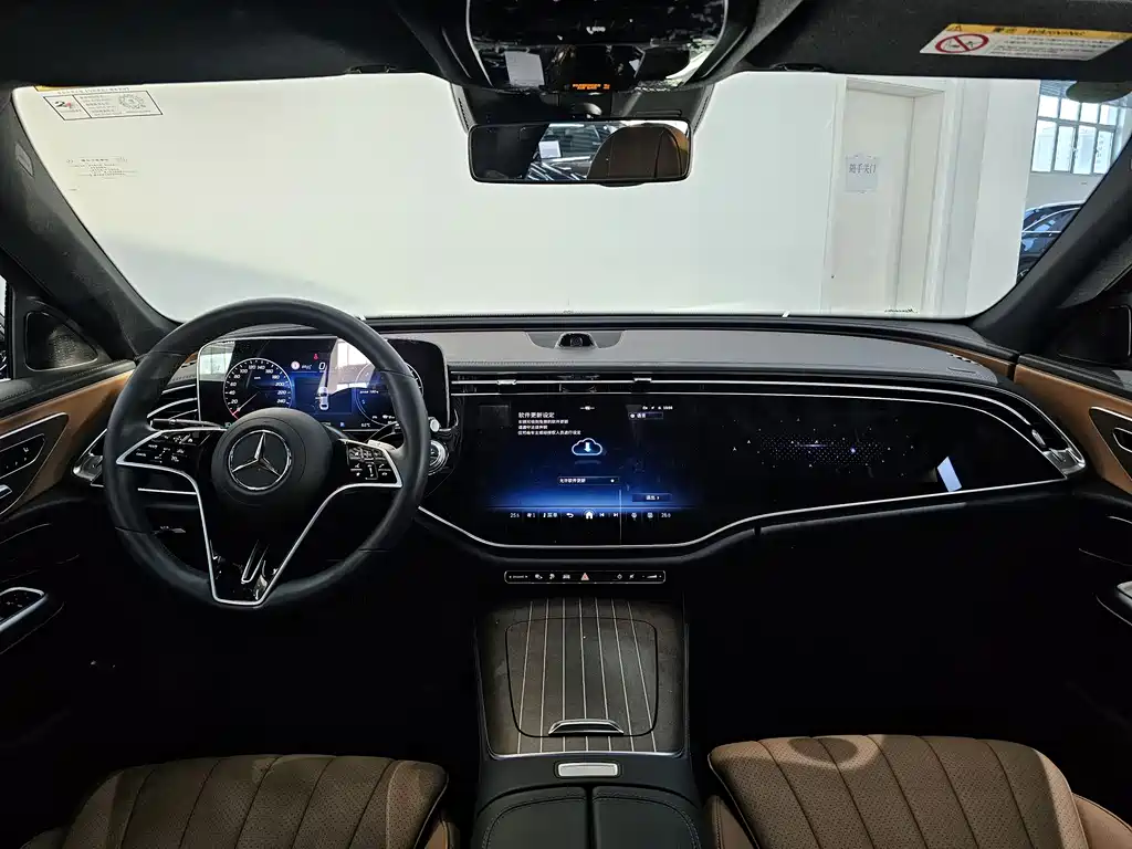 Mercedes-Benz Mercedes-Benz E-Class 2024 E 350 e L Plug-in Hybrid Sedan 2025 - thumbnail 7
