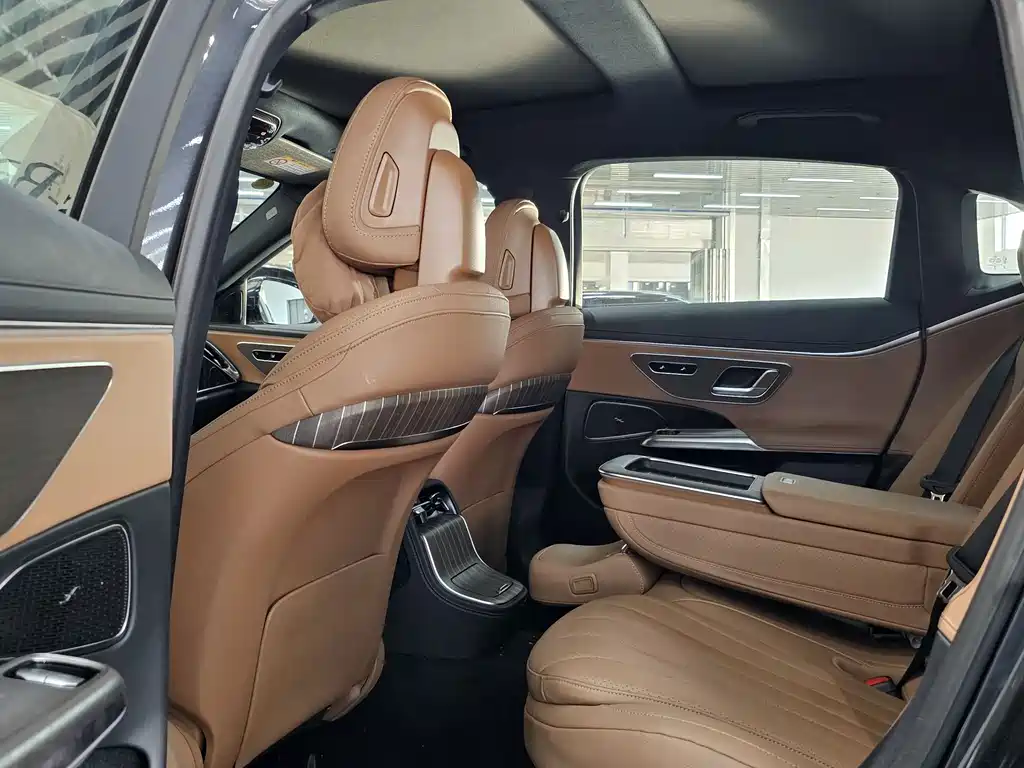 Mercedes-Benz Mercedes-Benz E-Class 2024 E 350 e L Plug-in Hybrid Sedan 2025 - thumbnail 8