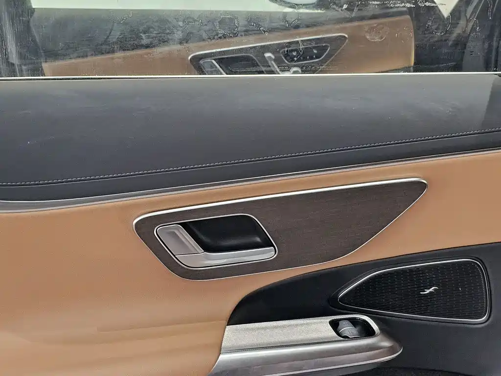 Mercedes-Benz Mercedes-Benz E-Class 2024 E 350 e L Plug-in Hybrid Sedan 2025 - thumbnail 12