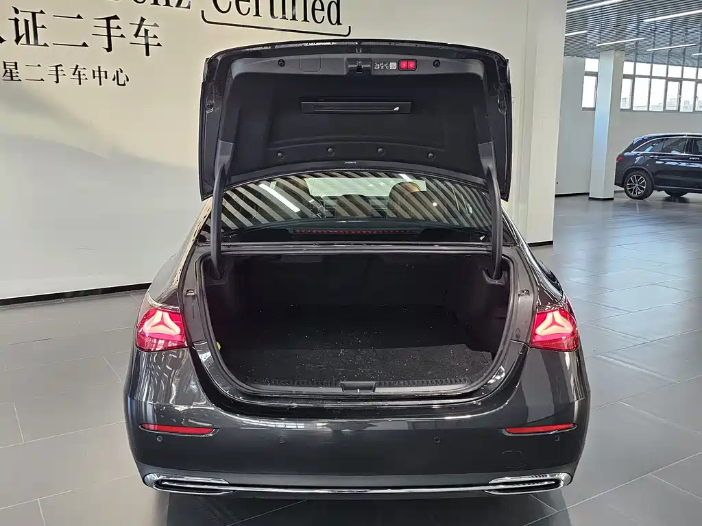 Mercedes-Benz Mercedes-Benz E-Class 2024 E 350 e L Plug-in Hybrid Sedan 2025 - thumbnail 15