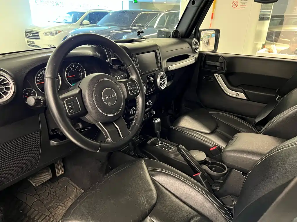 Jeep Jeep Wrangler 2014 3.0L Sahara 4-door 2015 - thumbnail 9