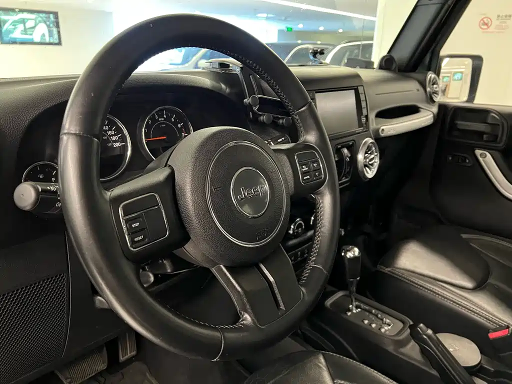 Jeep Jeep Wrangler 2014 3.0L Sahara 4-door 2015 - thumbnail 10