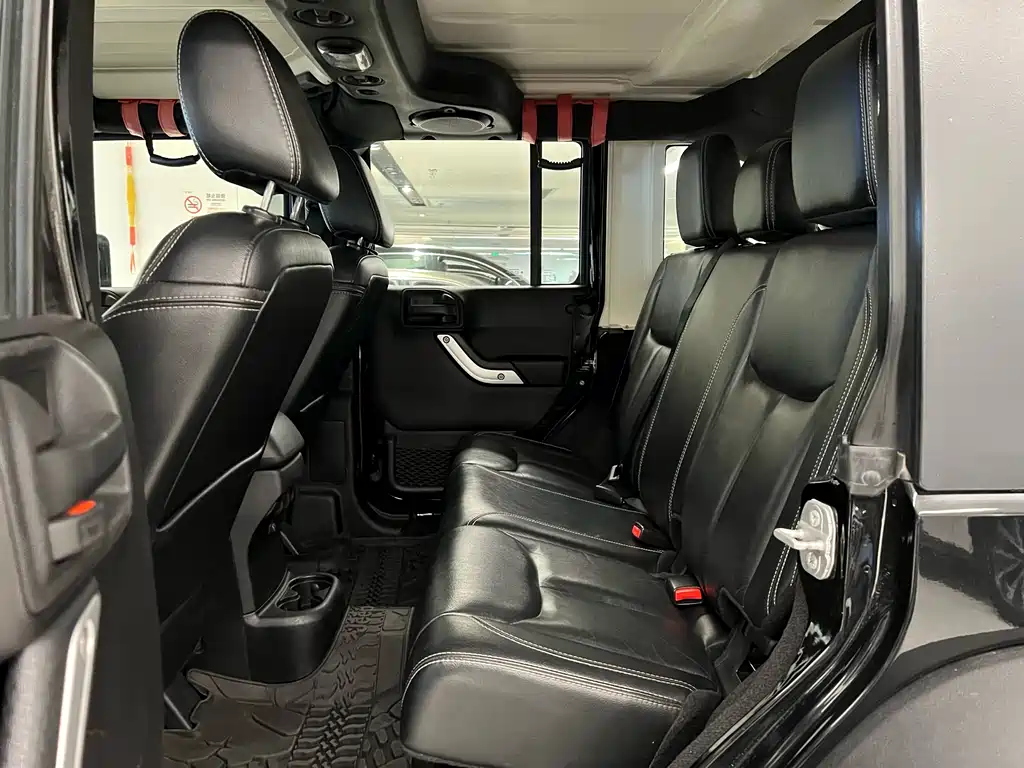 Jeep Jeep Wrangler 2014 3.0L Sahara 4-door 2015 - thumbnail 11