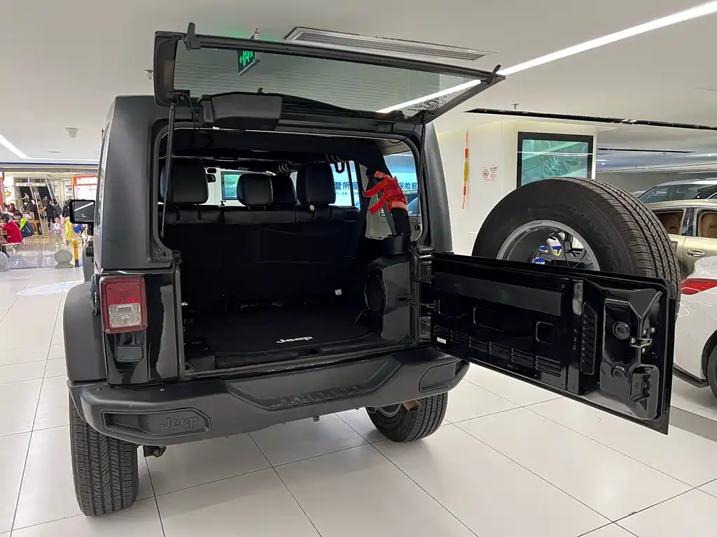 Jeep Jeep Wrangler 2014 3.0L Sahara 4-door 2015 - thumbnail 12