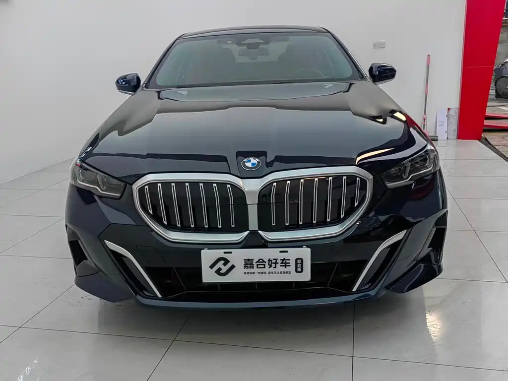 BMW BMW 5 Series 2024 530Li Leading Model M Sport Package 2024 - thumbnail 2