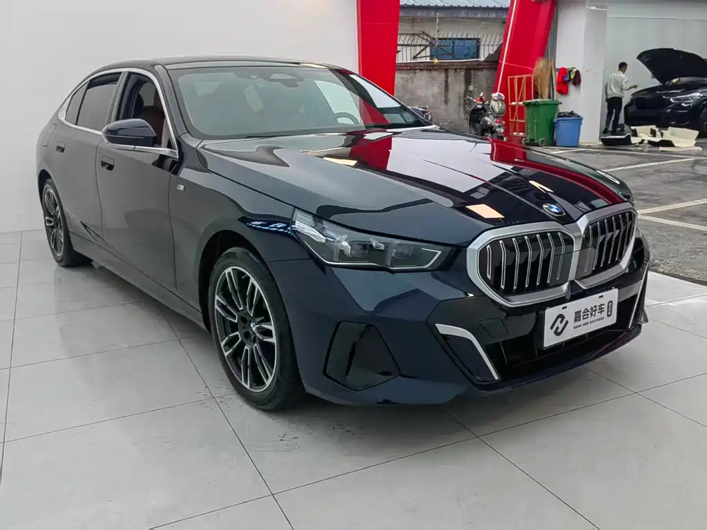 BMW BMW 5 Series 2024 530Li Leading Model M Sport Package 2024 - thumbnail 3