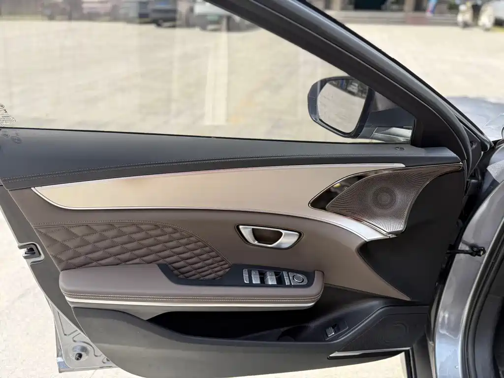 BYD BYD Han 2023 DM-i Champion Edition 121KM Luxury Model 2023 - thumbnail 4