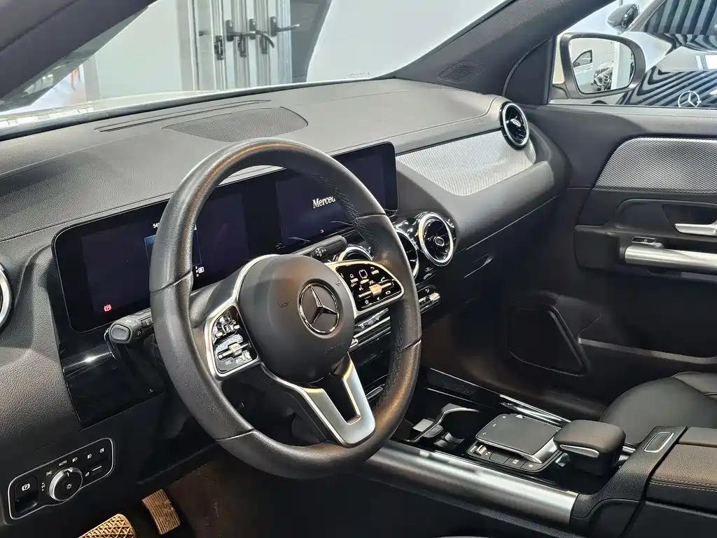 Mercedes-Benz Mercedes-Benz GLA 2023 Facelift GLA 200 2024 - thumbnail 2
