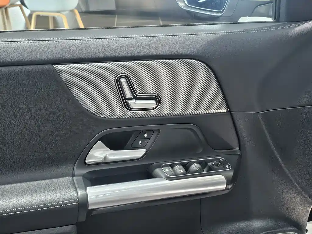 Mercedes-Benz Mercedes-Benz GLA 2023 Facelift GLA 200 2024 - thumbnail 9