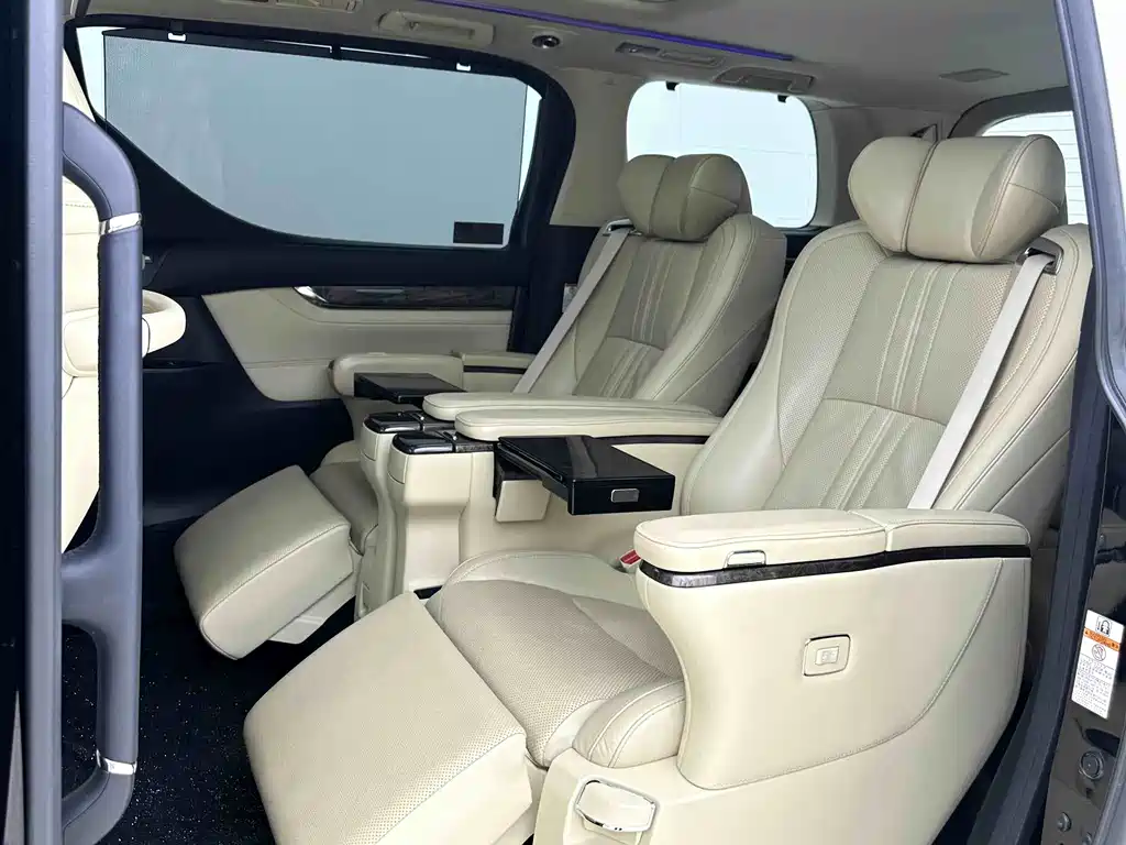 Toyota Alphard 2018 Model Year Facelift 3.5L Executive Version 2018 - thumbnail 4