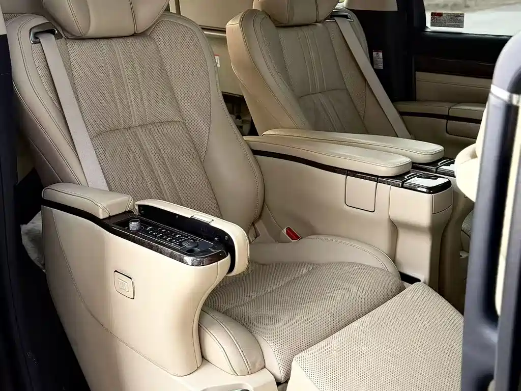 Toyota Alphard 2018 Model Year Facelift 3.5L Executive Version 2018 - thumbnail 10