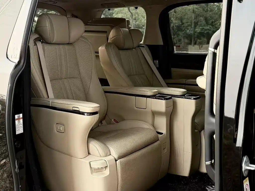 Toyota Alphard 2018 Model Year Facelift 3.5L Executive Version 2018 - thumbnail 13