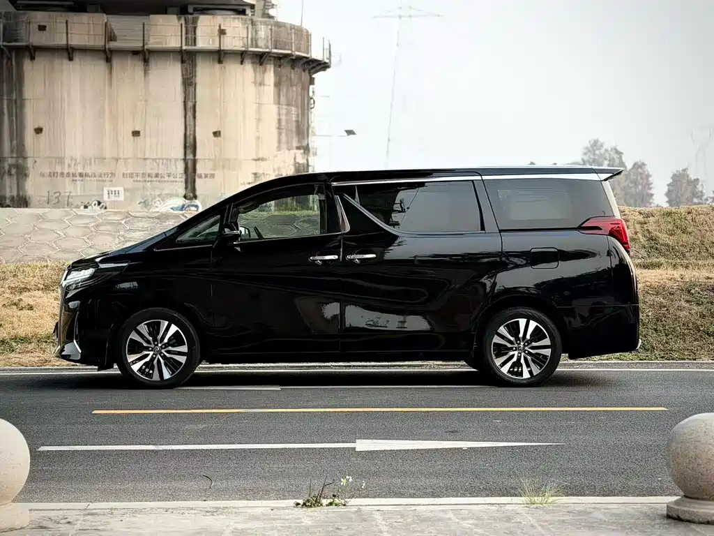 Toyota Alphard 2018 Model Year Facelift 3.5L Executive Version 2018 - thumbnail 16