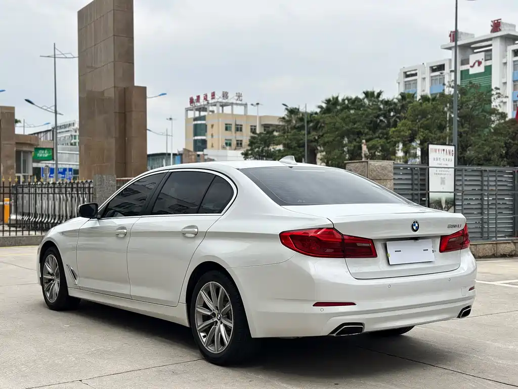 BMW BMW 5 Series 2018 528Li Launch Special Edition 2017 - thumbnail 4