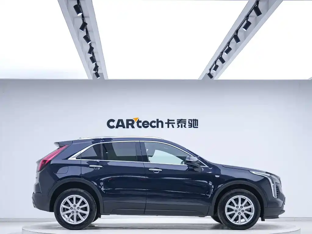 Cadillac Cadillac XT4 2022 28T FWD Fashion Edition 2022 - thumbnail 4