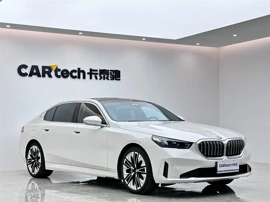 BMW BMW 5 Series 2024 530Li Luxury Package 2024 - thumbnail 6