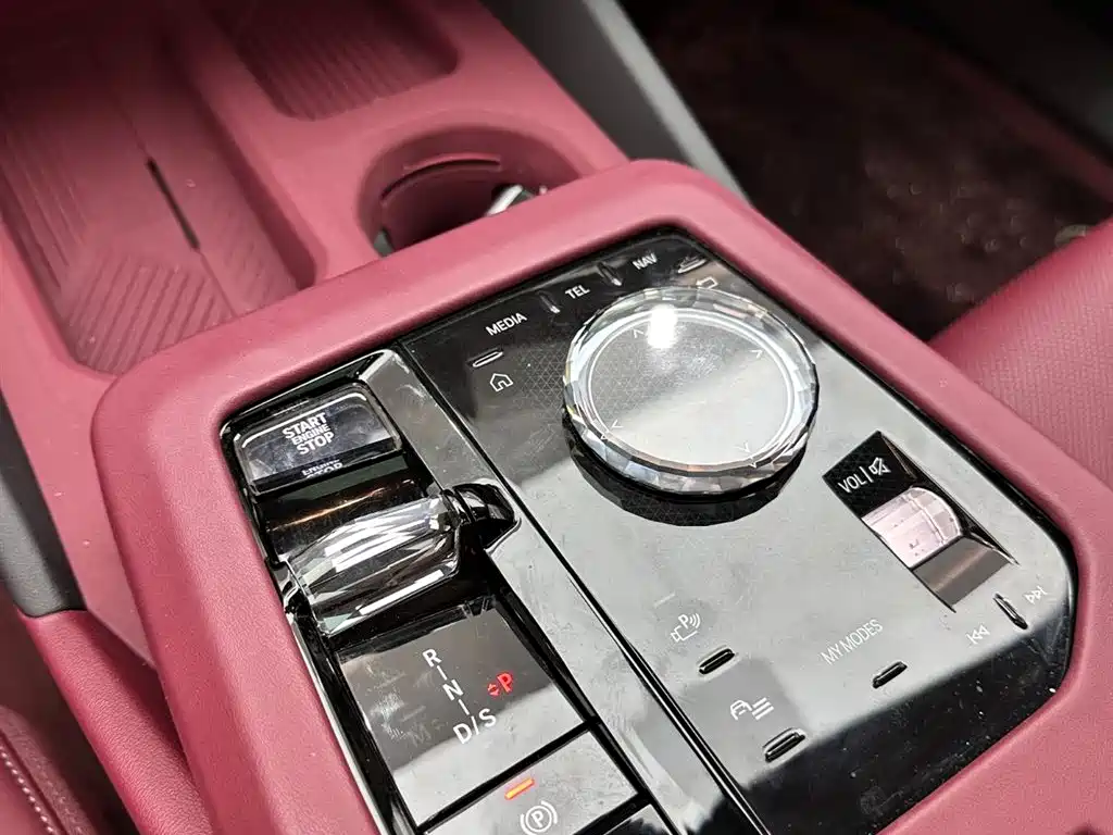 BMW BMW 5 Series 2024 530Li Luxury Package 2024 - thumbnail 16
