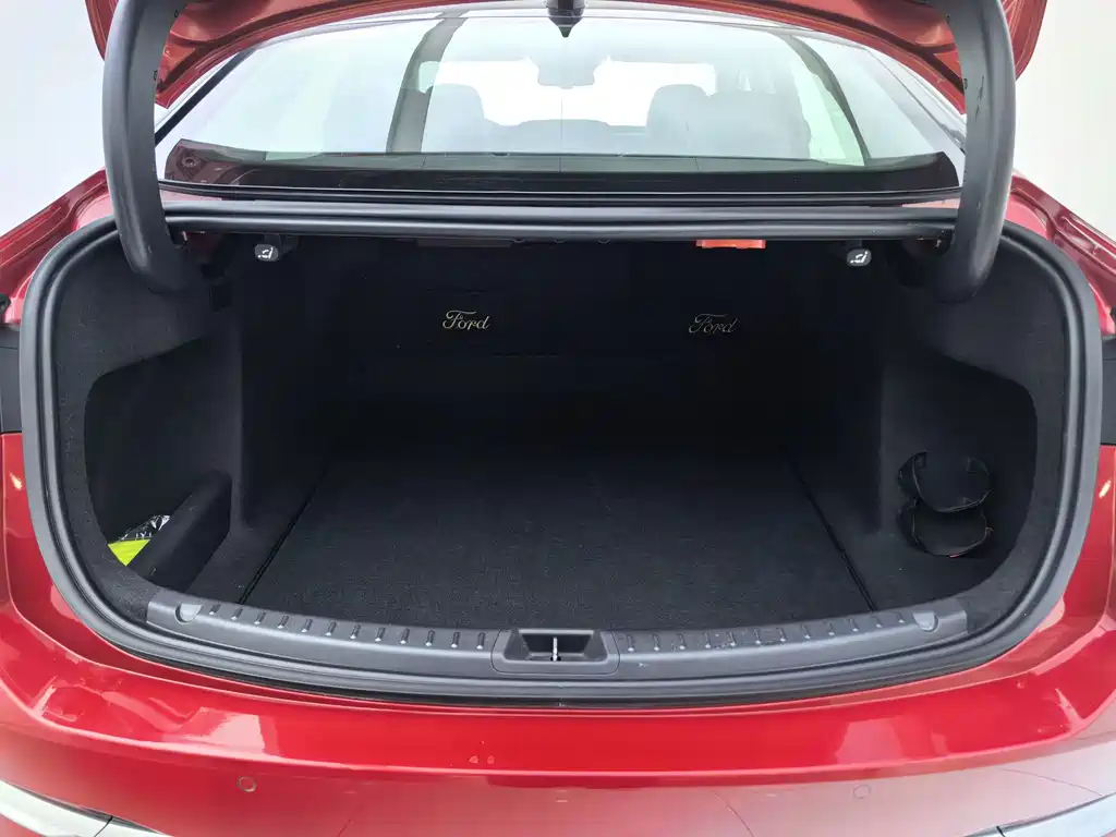 Ford Mondeo 2022 EcoBoost 245 Luxury Edition 2022 - thumbnail 25