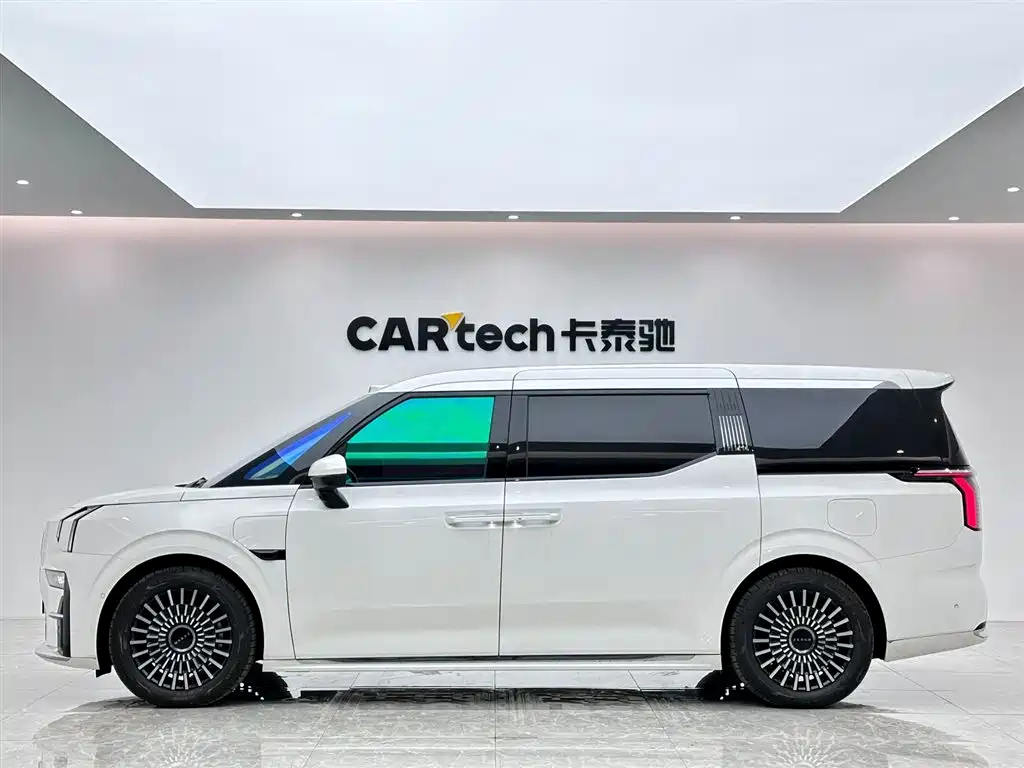 Zeekr Zeekr 009 2024 Six-Seat Executive Edition AWD 108kWh 2025 - thumbnail 2