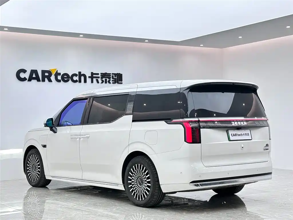 Zeekr Zeekr 009 2024 Six-Seat Executive Edition AWD 108kWh 2025 - thumbnail 3