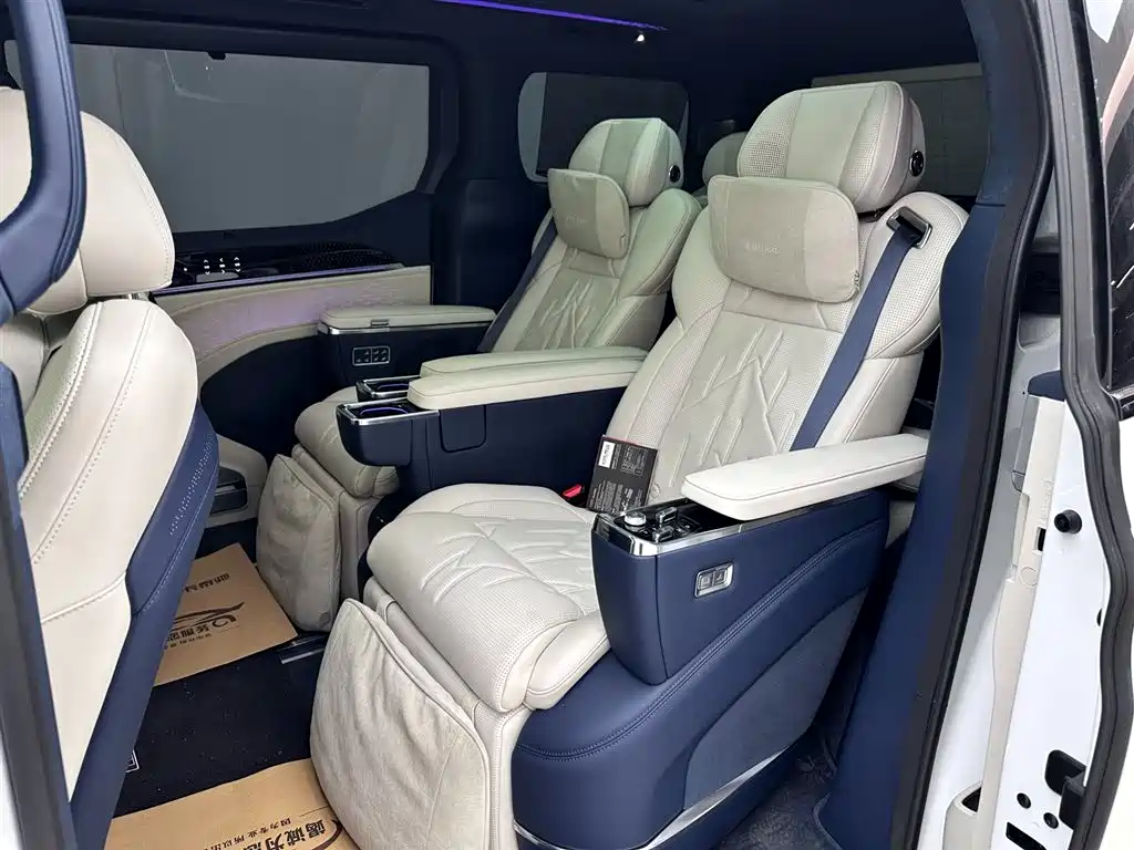 Zeekr Zeekr 009 2024 Six-Seat Executive Edition AWD 108kWh 2025 - thumbnail 9