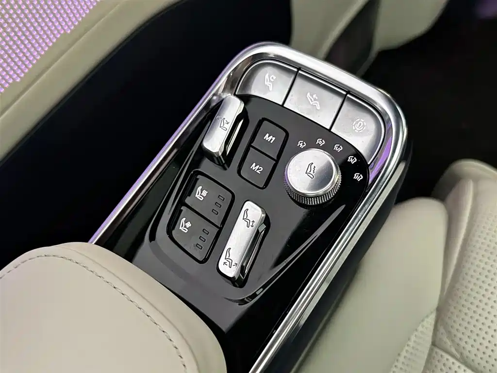 Zeekr Zeekr 009 2024 Six-Seat Executive Edition AWD 108kWh 2025 - thumbnail 16