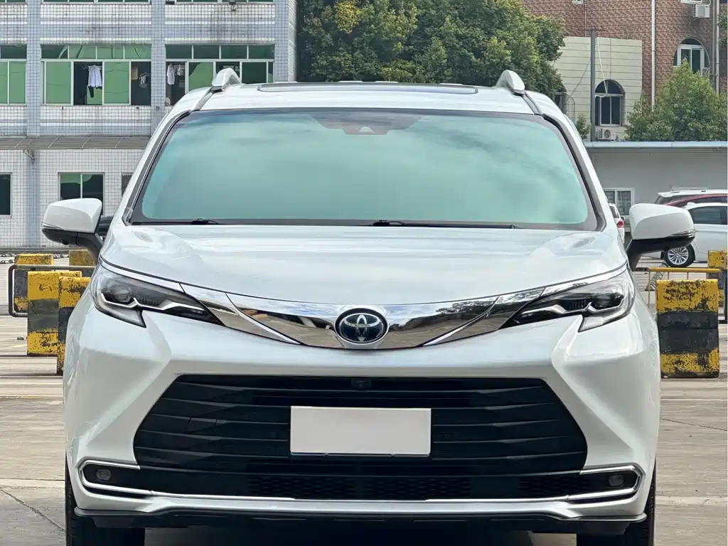 Toyota Toyota Sienna 2021 2.5L Hybrid LE 2022 - thumbnail 2