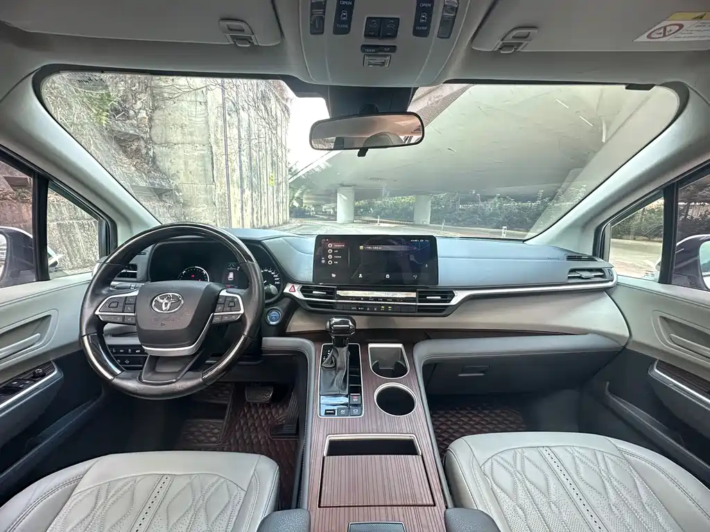 Toyota Toyota Sienna 2021 2.5L Hybrid LE 2022 - thumbnail 4