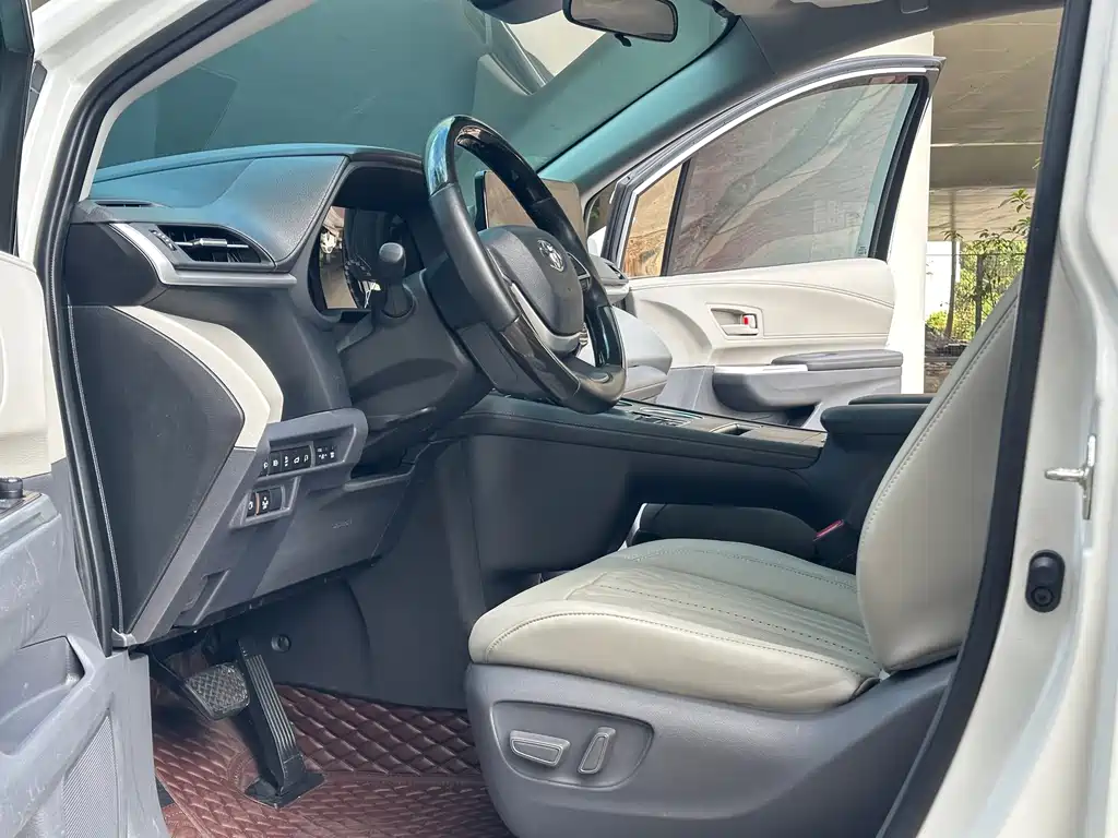 Toyota Toyota Sienna 2021 2.5L Hybrid LE 2022 - thumbnail 5