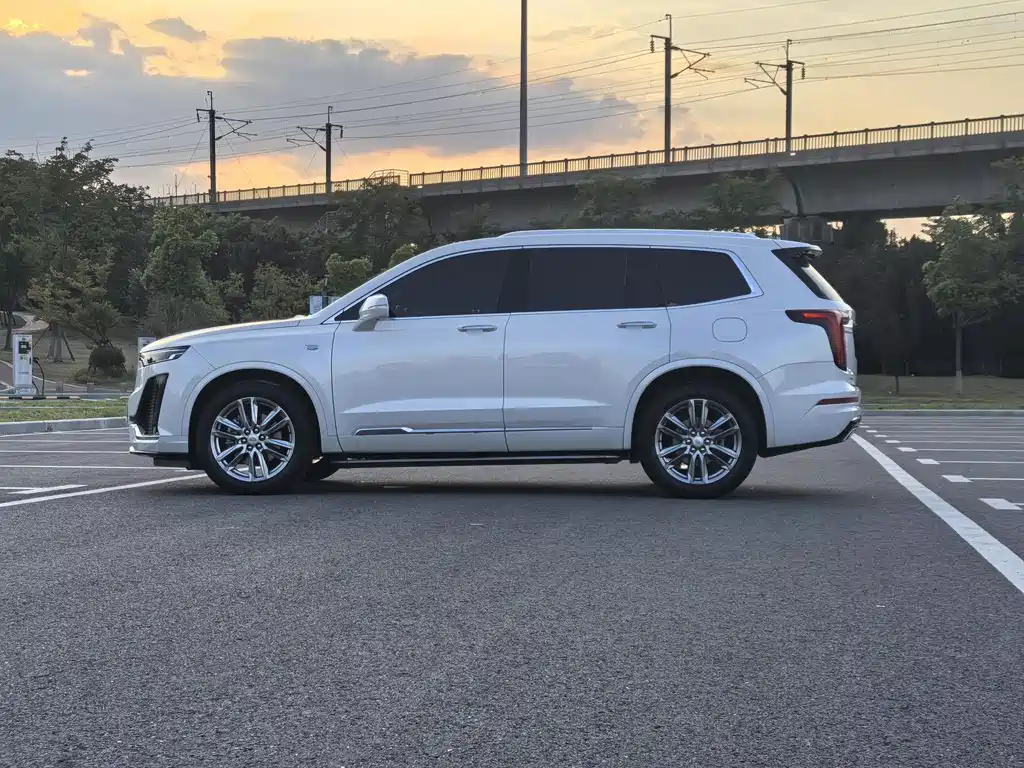 Cadillac Cadillac XT6 2022 2.0T 6-seater AWD Luxury Edition 2021 - thumbnail 2