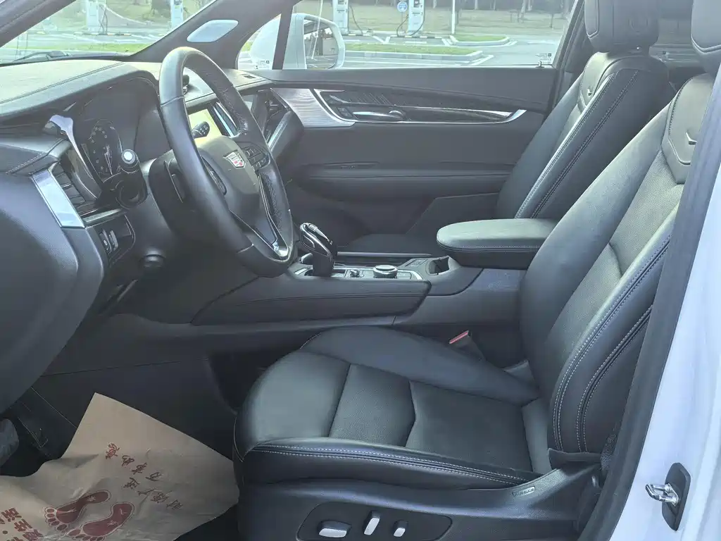Cadillac Cadillac XT6 2022 2.0T 6-seater AWD Luxury Edition 2021 - thumbnail 3