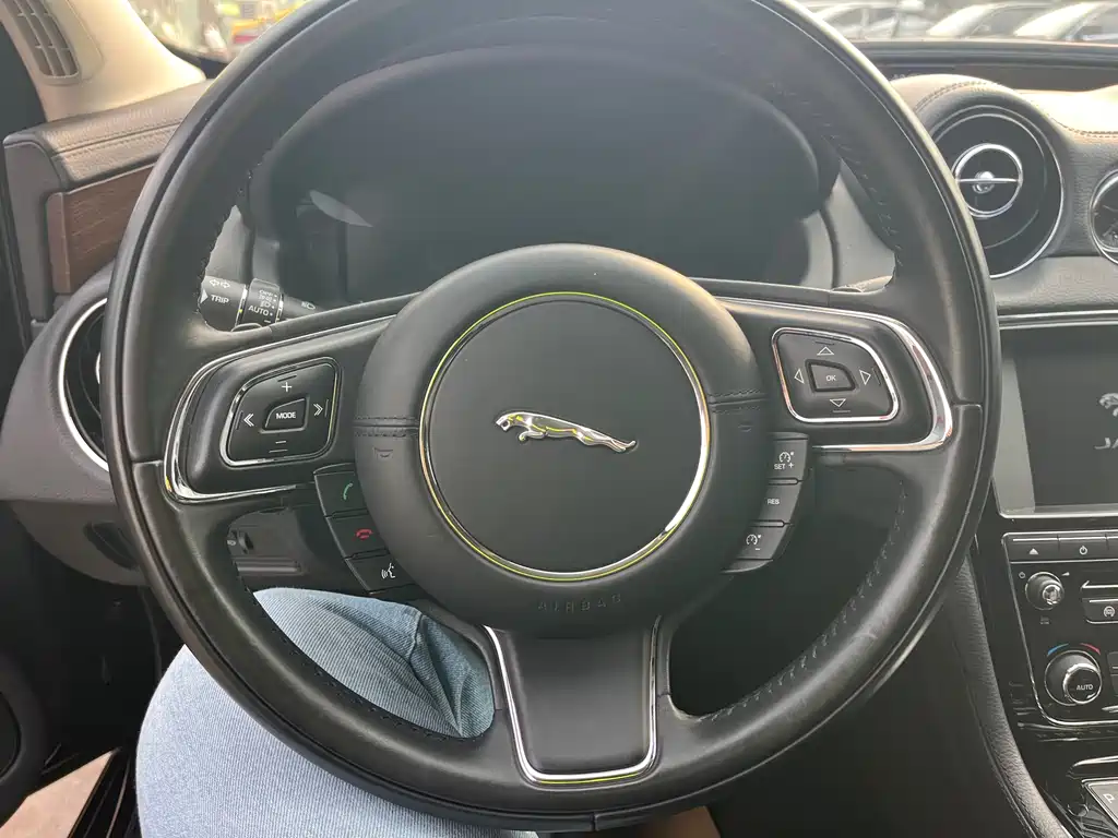 Jaguar Jaguar XJ 2016 XJL 2.0T RWD Elegant Business Edition 2017 - thumbnail 8