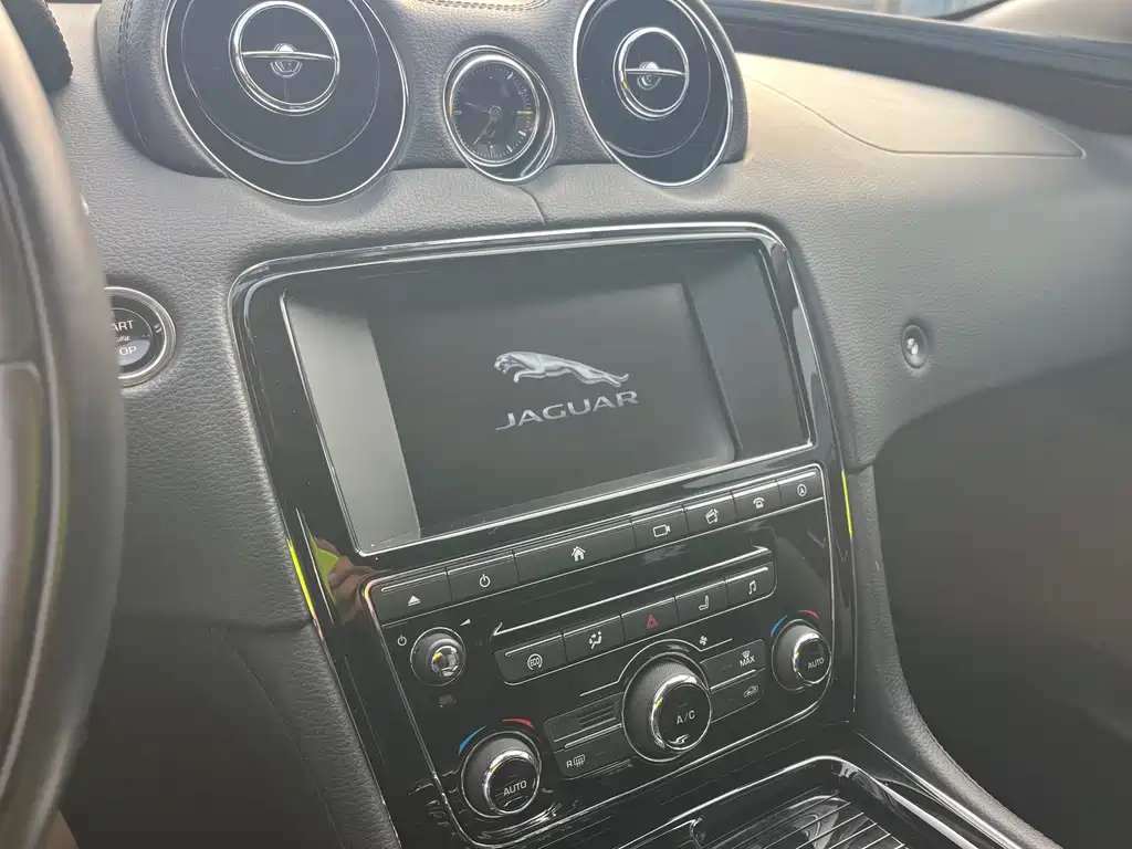 Jaguar Jaguar XJ 2016 XJL 2.0T RWD Elegant Business Edition 2017 - thumbnail 10