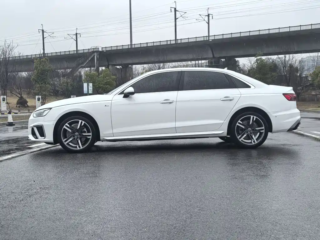 Audi Audi A4L 2020 40 TFSI Luxury Dynamic Model 2021 - thumbnail 2