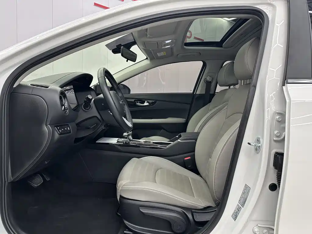 Kia Kia K3 2023 1.5L CVT Premium Edition 2023 - thumbnail 4