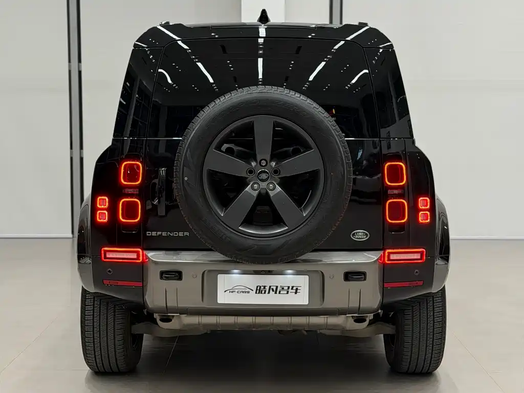 Land Rover Land Rover Defender 2024 110 3.0T P400 X-DYNAMIC HSE 2024 - thumbnail 4